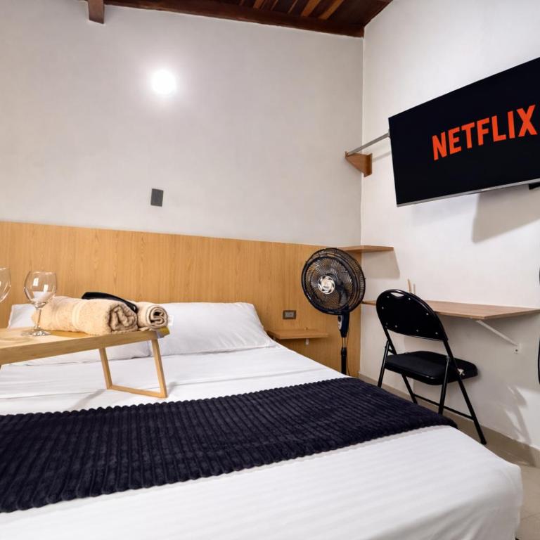 Apartaestudio en Laureles-plaza mayor-Av 33-laundry-wifi - Studio - 10