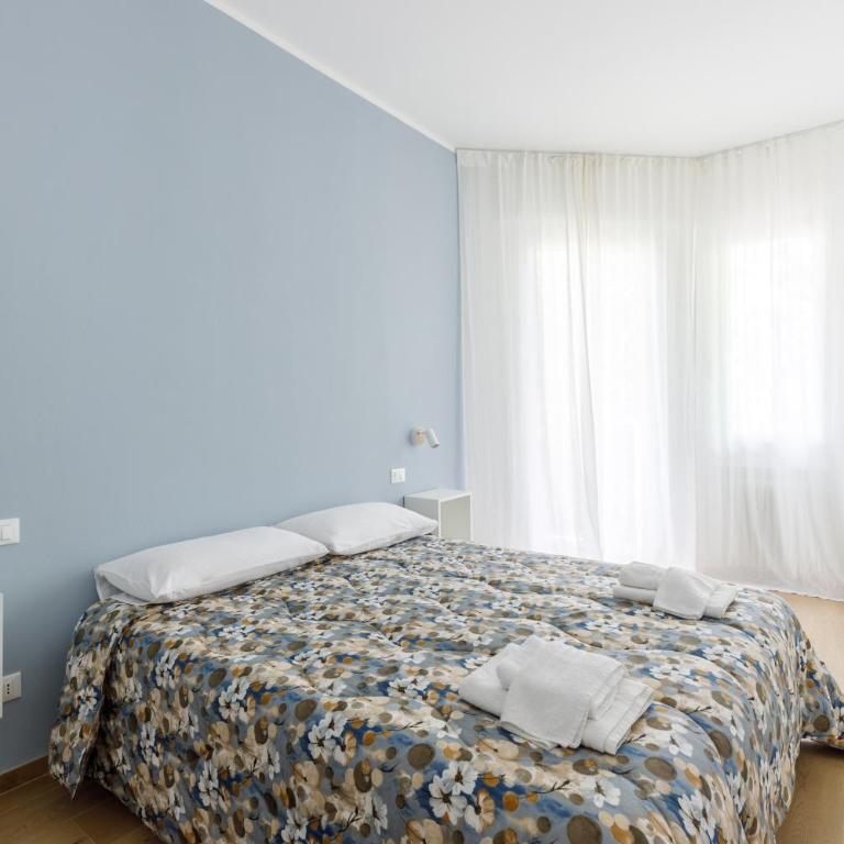 Residence Campo Dei Fiori Free Parking and WiFi - Appartamento Premium con 3 Camere da Letto e Balcone - 4