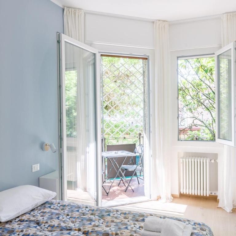 Residence Campo Dei Fiori Free Parking and WiFi - Appartamento Premium con 3 Camere da Letto e Balcone - 17