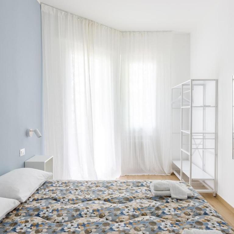 Residence Campo Dei Fiori Free Parking and WiFi - Appartamento Premium con 3 Camere da Letto e Balcone - 21
