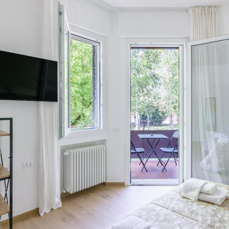 Residence Campo Dei Fiori Free Parking and WiFi - Appartamento Premium con 3 Camere da Letto e Balcone - 23