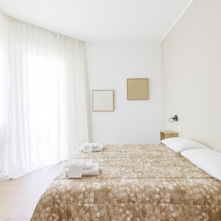 Residence Campo Dei Fiori Free Parking and WiFi - Appartamento Premium con 3 Camere da Letto e Balcone - 24