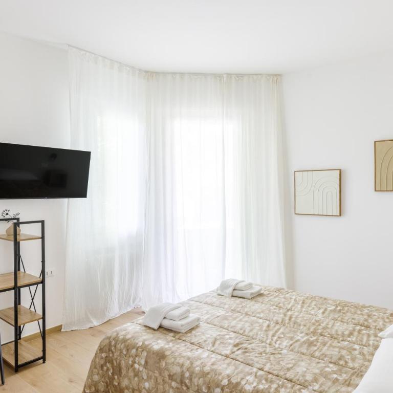 Residence Campo Dei Fiori Free Parking and WiFi - Appartamento Premium con 3 Camere da Letto e Balcone - 27