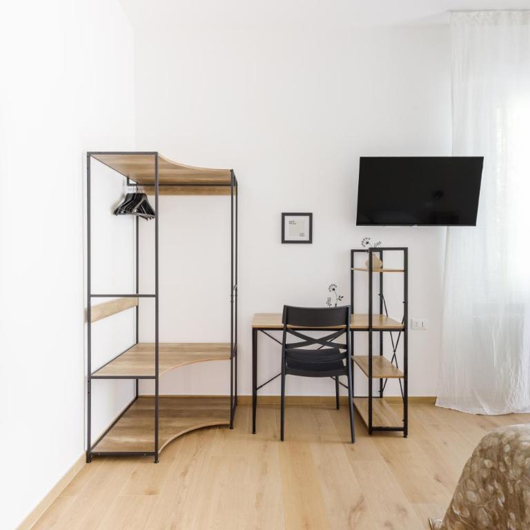 Residence Campo Dei Fiori Free Parking and WiFi - Appartamento Premium con 3 Camere da Letto e Balcone - 26
