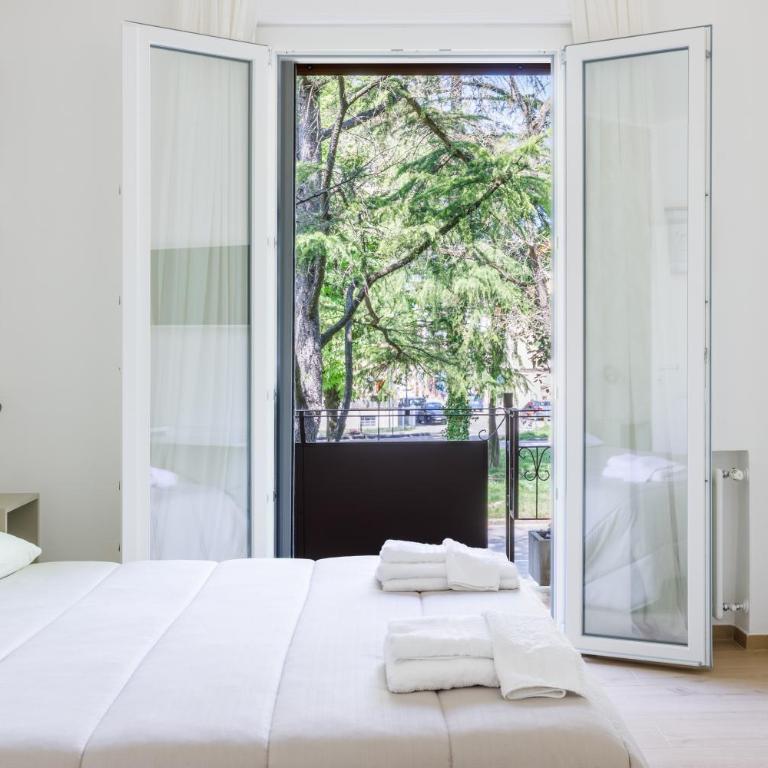 Residence Campo Dei Fiori Free Parking and WiFi - Appartamento Premium con 3 Camere da Letto e Balcone - 31
