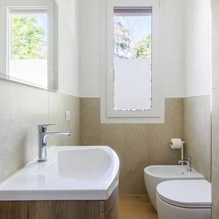 Residence Campo Dei Fiori Free Parking and WiFi - Appartamento Premium con 3 Camere da Letto e Balcone - 38