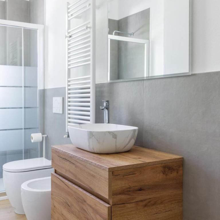 Residence Campo Dei Fiori Free Parking and WiFi - Appartamento Premium con 3 Camere da Letto e Balcone - 39