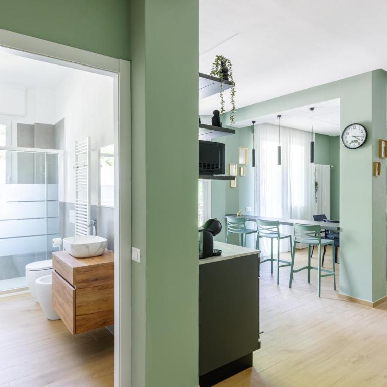 Residence Campo Dei Fiori Free Parking and WiFi - Appartamento Premium con 3 Camere da Letto e Balcone - 42