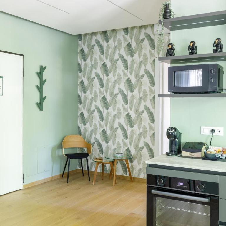 Residence Campo Dei Fiori Free Parking and WiFi - Appartamento Premium con 3 Camere da Letto e Balcone - 43