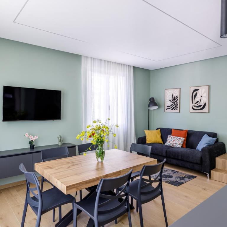 Residence Campo Dei Fiori Free Parking and WiFi - Appartamento Premium con 3 Camere da Letto e Balcone - 44
