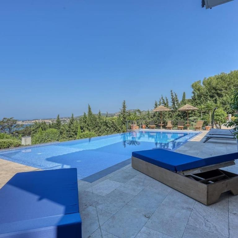 Location de Villa Sanary Sur Mer Piscine et Jardin Vue Mer Panoramique - Villa 1 Chambre - 4