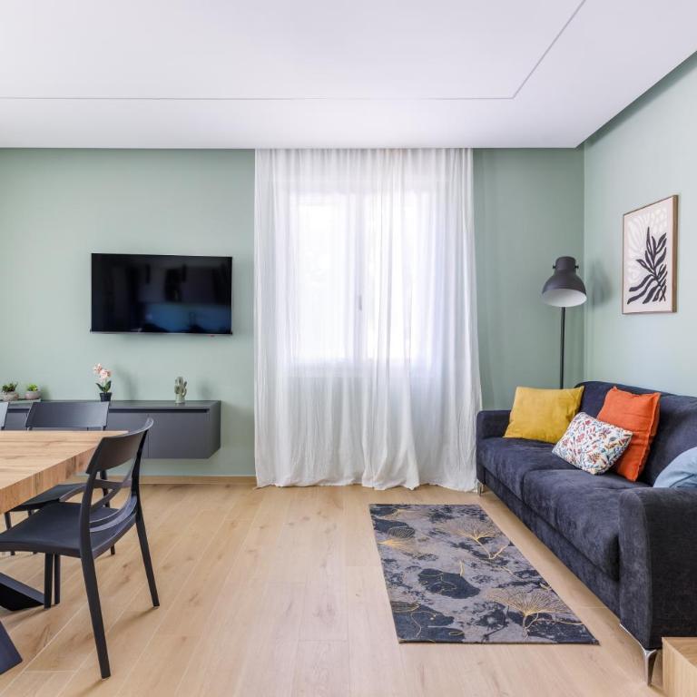 Residence Campo Dei Fiori Free Parking and WiFi - Appartamento Premium con 3 Camere da Letto e Balcone - 52