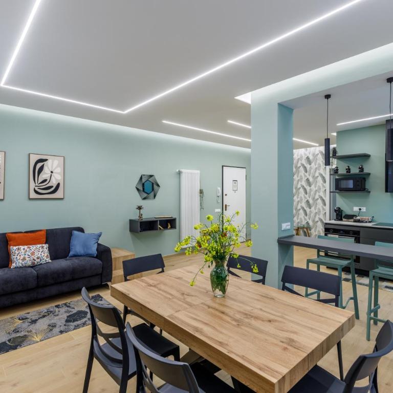 Residence Campo Dei Fiori Free Parking and WiFi - Appartamento Premium con 3 Camere da Letto e Balcone - 1