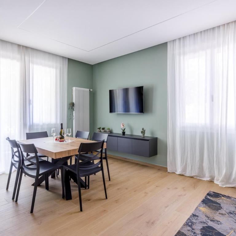 Residence Campo Dei Fiori Free Parking and WiFi - Appartamento Premium con 3 Camere da Letto e Balcone - 50