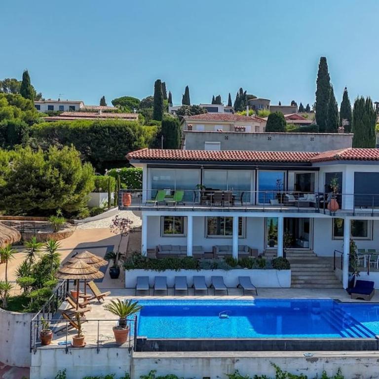 Location de Villa Sanary Sur Mer Piscine et Jardin Vue Mer Panoramique - Villa 1 Chambre - 12