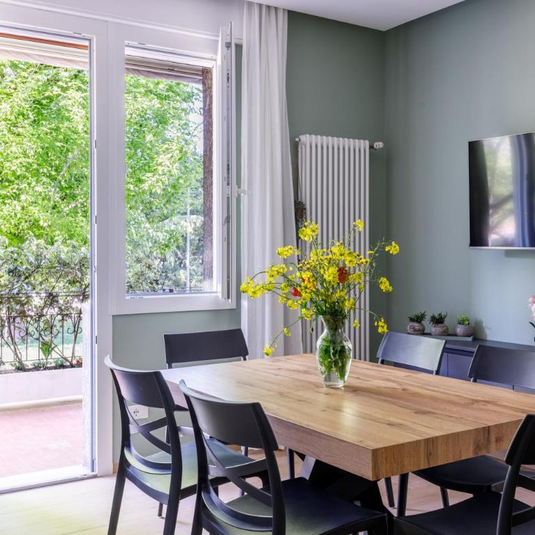 Residence Campo Dei Fiori Free Parking and WiFi - Appartamento Premium con 3 Camere da Letto e Balcone - 58