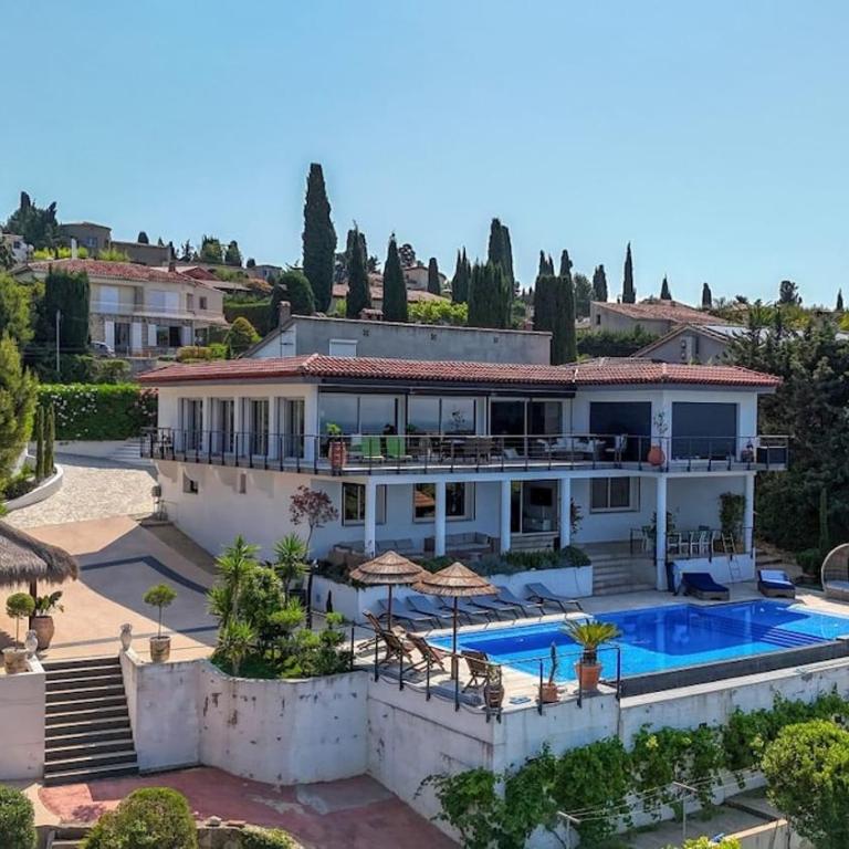 Location de Villa Sanary Sur Mer Piscine et Jardin Vue Mer Panoramique - Villa 1 Chambre - 14