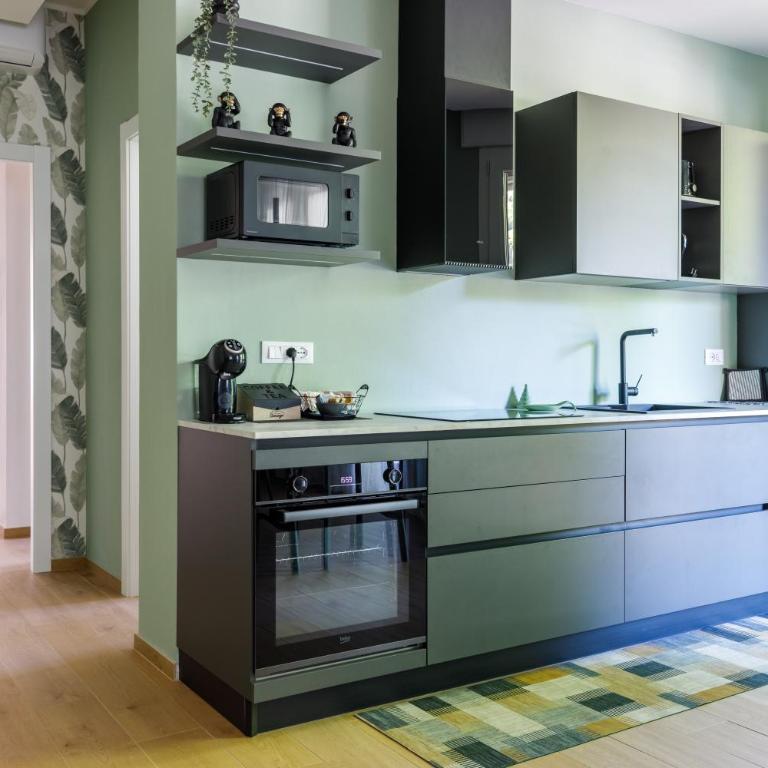 Residence Campo Dei Fiori Free Parking and WiFi - Appartamento Premium con 3 Camere da Letto e Balcone - 59