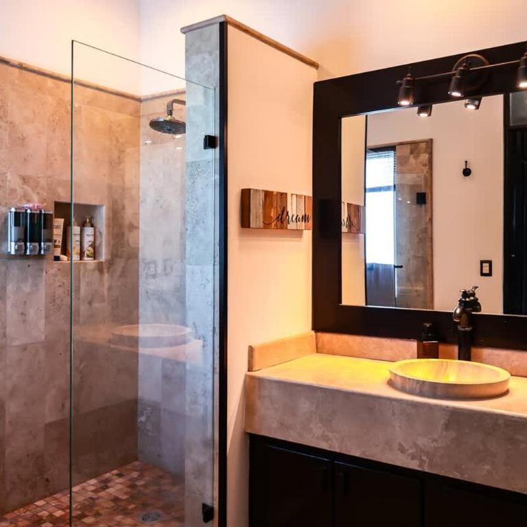 Oceanview 4BR Retreat steps from Malecon in La Paz - Apartment - 13