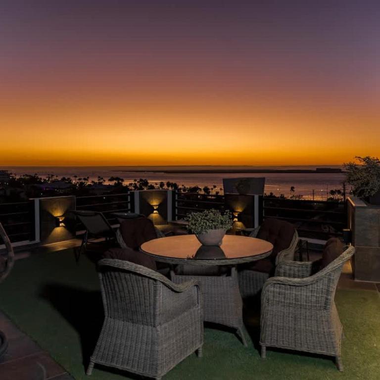 Oceanview 4BR Retreat steps from Malecon in La Paz - Apartment - 17