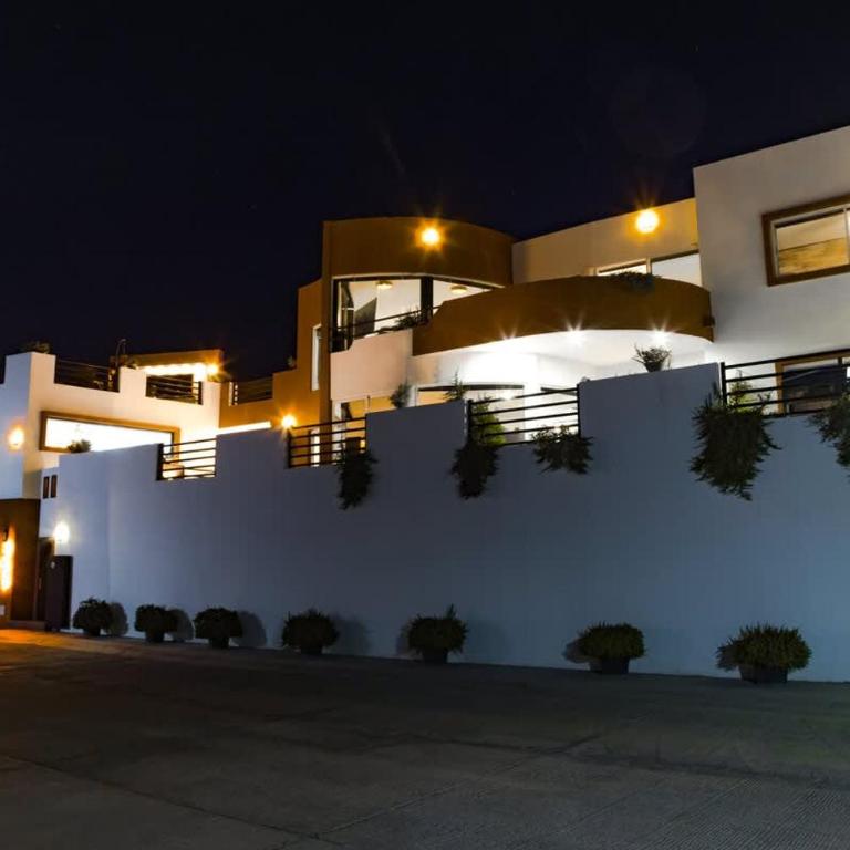 Oceanview 4BR Retreat steps from Malecon in La Paz - Apartment - 21