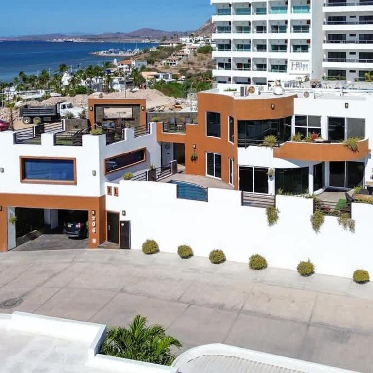 Oceanview 4BR Retreat steps from Malecon in La Paz - Apartment - 33