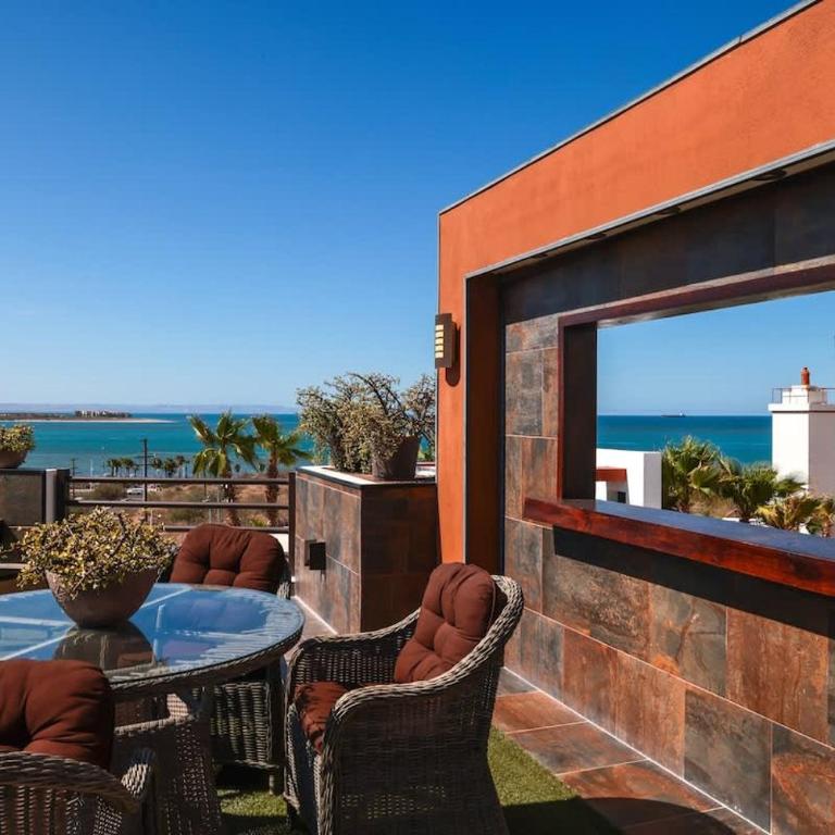 Oceanview 4BR Retreat steps from Malecon in La Paz - Apartment - 41