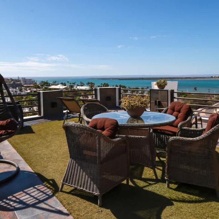 Oceanview 4BR Retreat steps from Malecon in La Paz - Apartment - 43