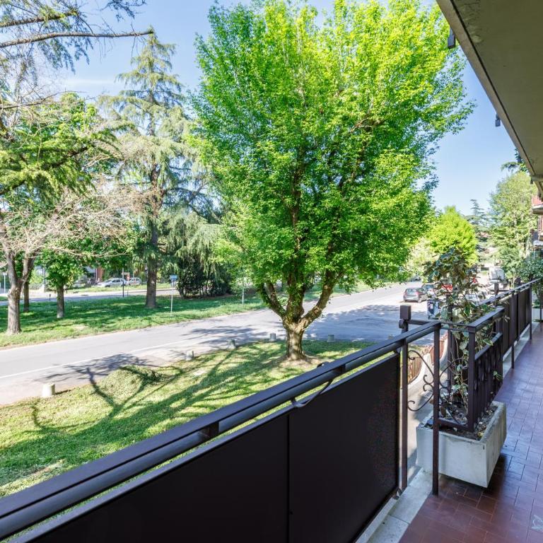 Residence Campo Dei Fiori Free Parking and WiFi - Appartamento Premium con 3 Camere da Letto e Balcone - 10