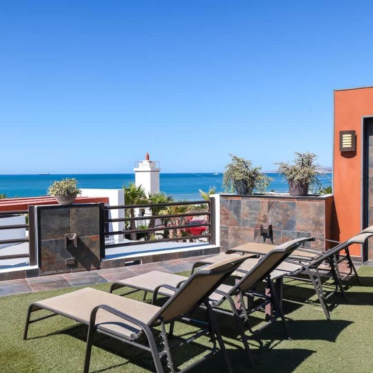 Oceanview 4BR Retreat steps from Malecon in La Paz - Apartment - 48