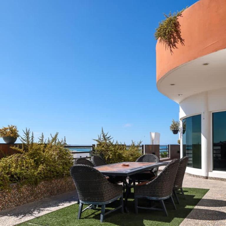 Oceanview 4BR Retreat steps from Malecon in La Paz - Apartment - 50