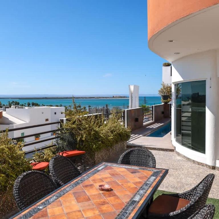 Oceanview 4BR Retreat steps from Malecon in La Paz - Apartment - 52