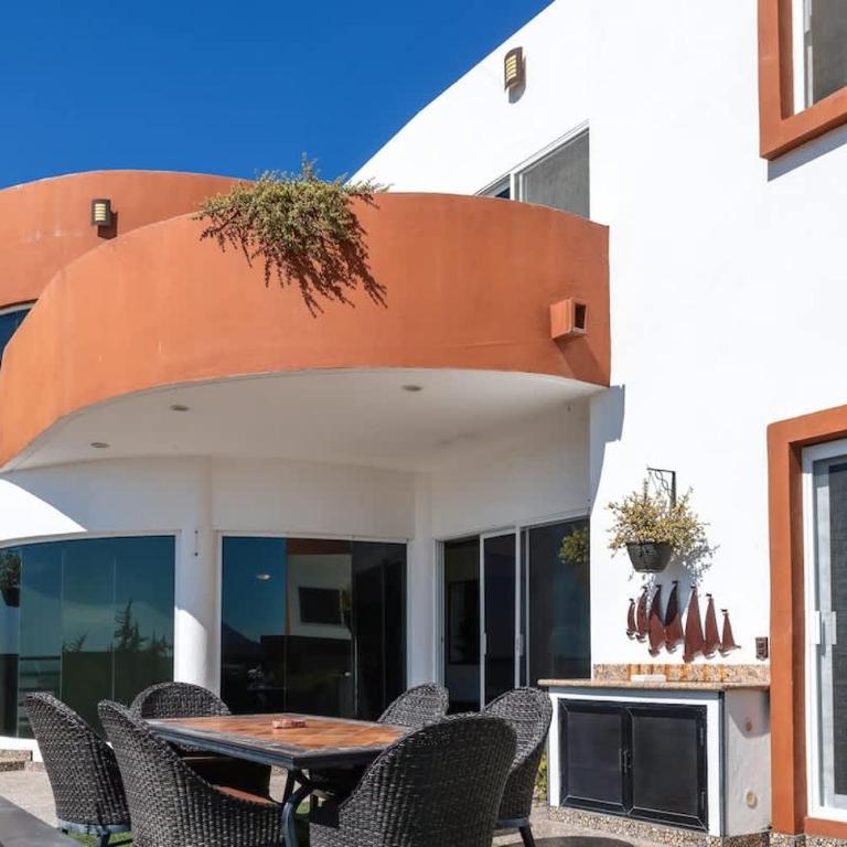 Oceanview 4BR Retreat steps from Malecon in La Paz - Apartment - 54