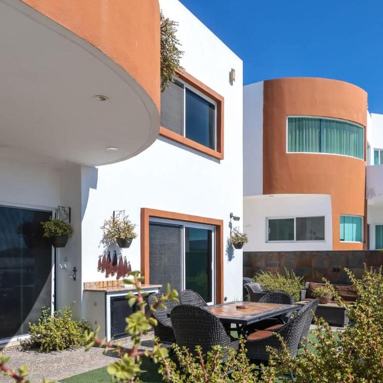 Oceanview 4BR Retreat steps from Malecon in La Paz - Apartment - 58