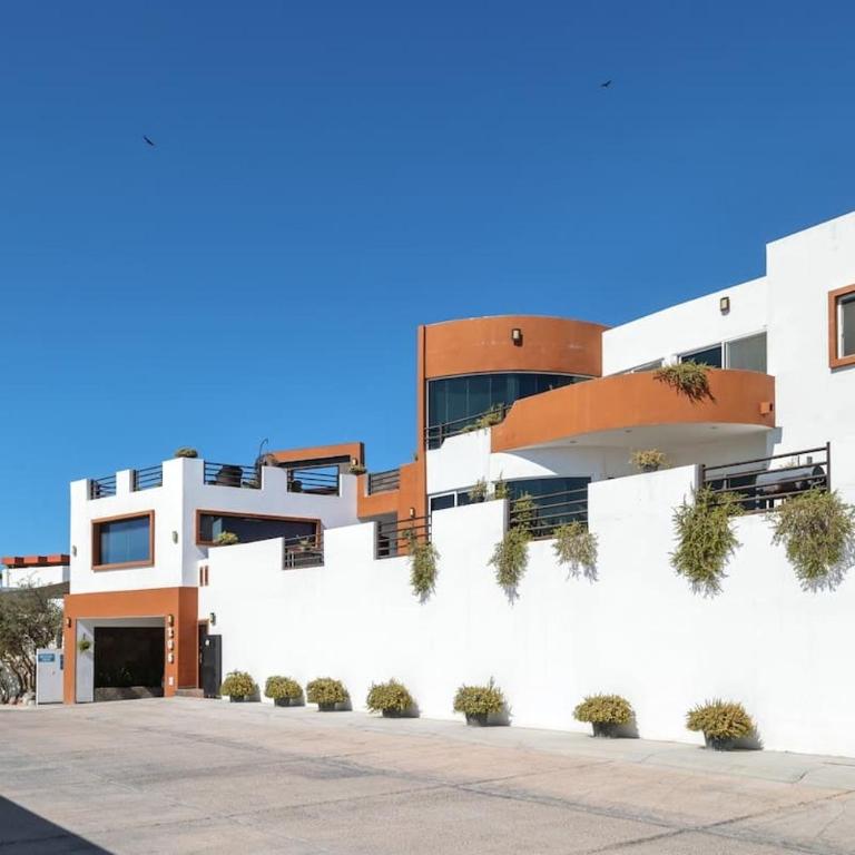 Oceanview 4BR Retreat steps from Malecon in La Paz - Apartment - 61