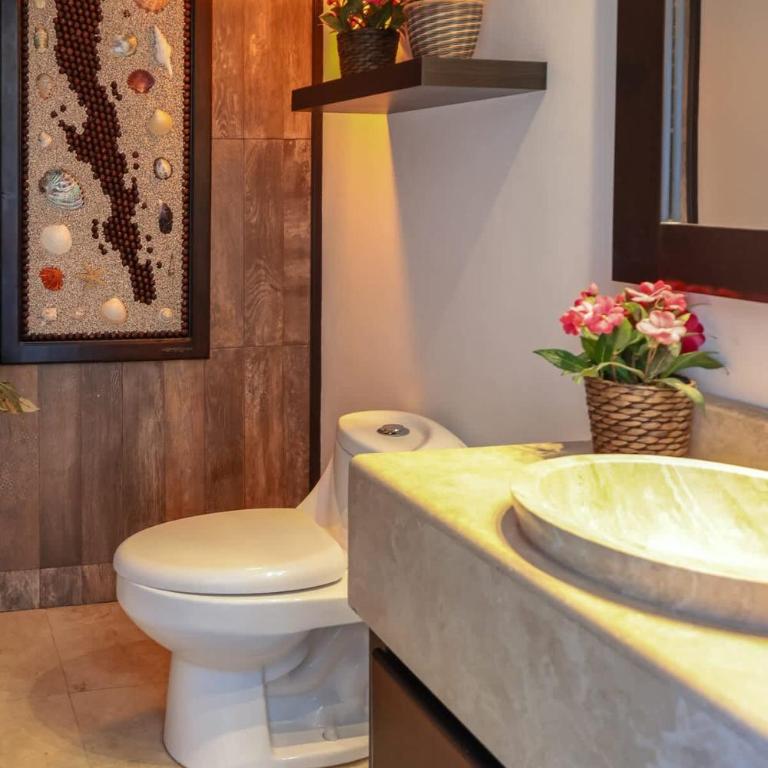 Oceanview 4BR Retreat steps from Malecon in La Paz - Apartment - 68