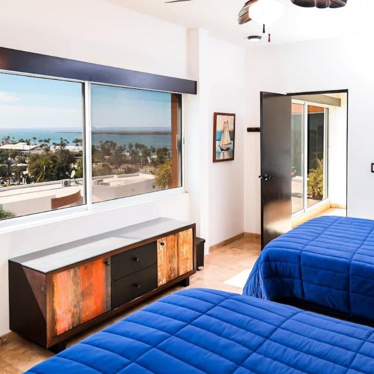 Oceanview 4BR Retreat steps from Malecon in La Paz - Apartment - 73