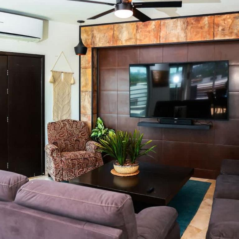 Oceanview 4BR Retreat steps from Malecon in La Paz - Apartment - 86