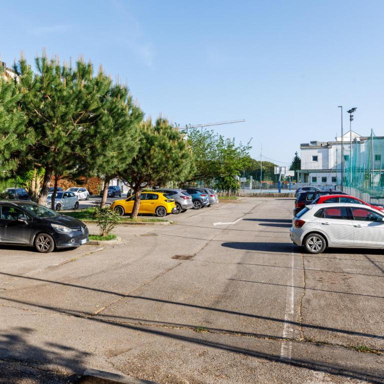 Residence Campo Dei Fiori Free Parking and WiFi - Appartamento Premium con 3 Camere da Letto e Balcone - 71