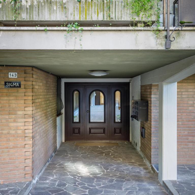Residence Campo Dei Fiori Free Parking and WiFi - Appartamento Premium con 3 Camere da Letto e Balcone - 68