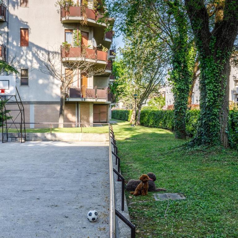 Residence Campo Dei Fiori Free Parking and WiFi - Appartamento Premium con 3 Camere da Letto e Balcone - 16