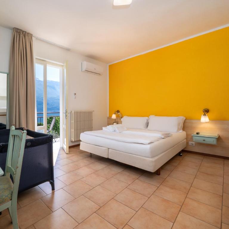 Hotel Silvana Garnì - Camera Familiare con Balcone e Vista Lago - 4