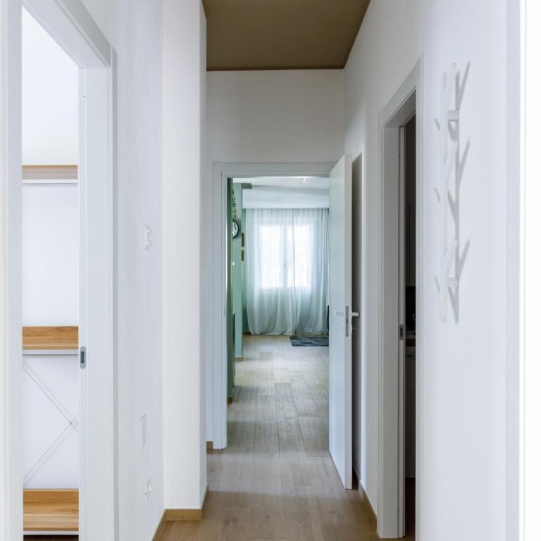 Residence Campo Dei Fiori Free Parking and WiFi - Appartamento Premium con 3 Camere da Letto e Balcone - 73
