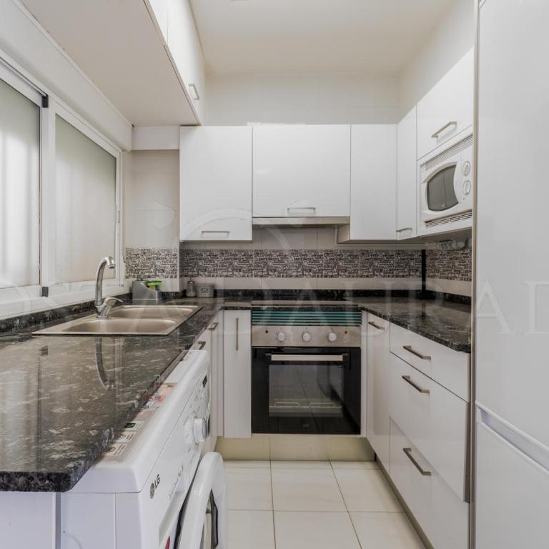 Van gogh - Two-Bedroom Deluxe Apartment with Balcony - 12