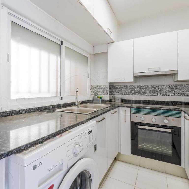 Van gogh - Two-Bedroom Deluxe Apartment with Balcony - 13