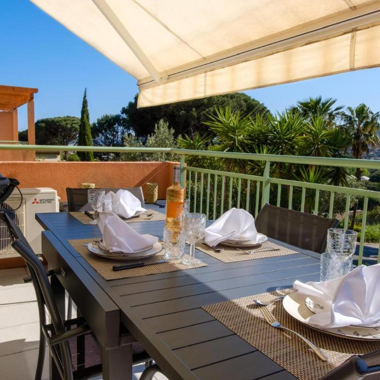 STE MAXIME PARK Coup de Cœur pour Elégant T2 avec Piscine proche centre-ville mer et plage - Apartamento de 1 dormitorio con terraza - 1