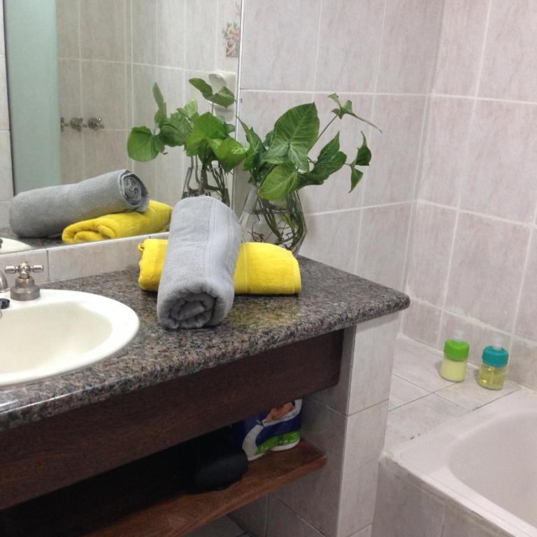 Departamento como y Accesible Equipetrol Norte - Two-Bedroom Apartment - 5