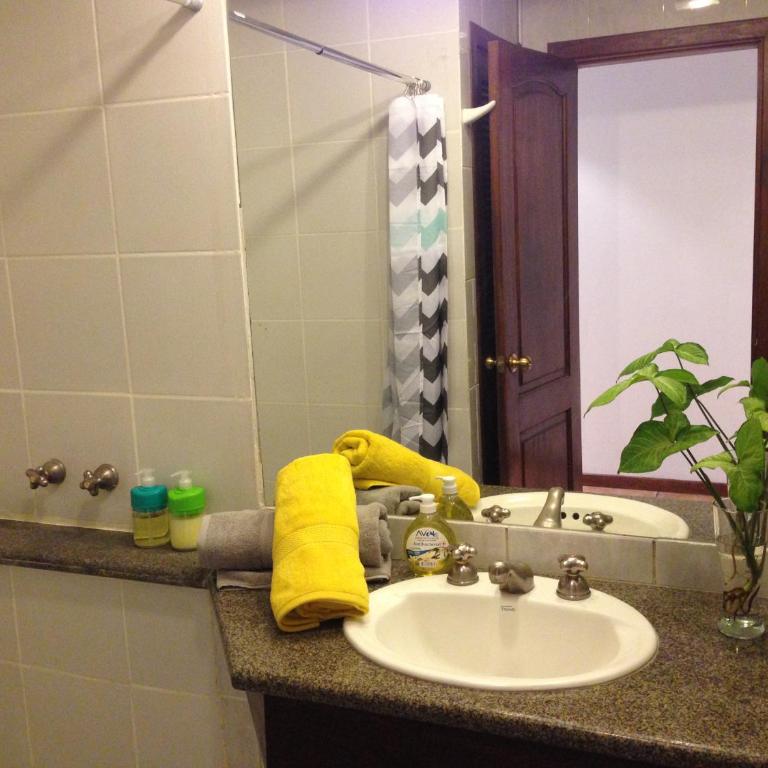 Departamento como y Accesible Equipetrol Norte - Two-Bedroom Apartment - 15