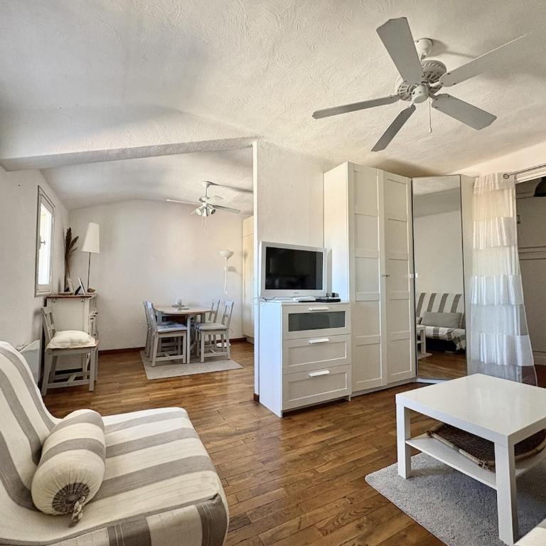 Appartement F1 plein centre de Saint-Raphaël, vue mer, 50m de la plage - Appartamento con 1 Camera da Letto - 2