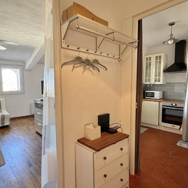 Appartement F1 plein centre de Saint-Raphaël, vue mer, 50m de la plage - Appartamento con 1 Camera da Letto - 6